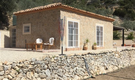 For long-term let: 2 bedroom finca in Guadalest, Costa Blanca